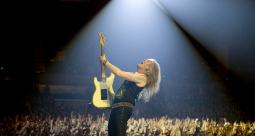 IRON MAIDEN: BURNING AMBITION - zdjęcie 2